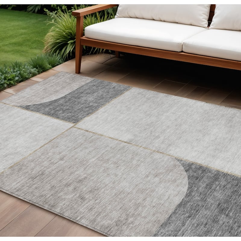 HomeRoots Abstract Transitional Rectangle Outdoor Rug - 8' X 10'