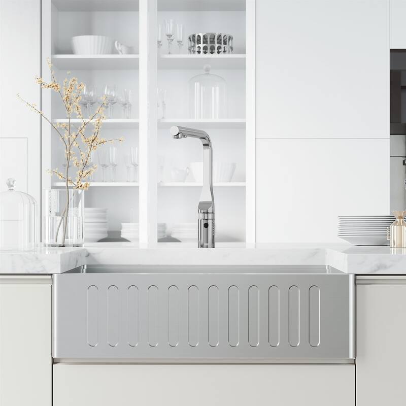 VIGO Jewel 15" H Touchless Pull-Out Sprayer Kitchen Faucet