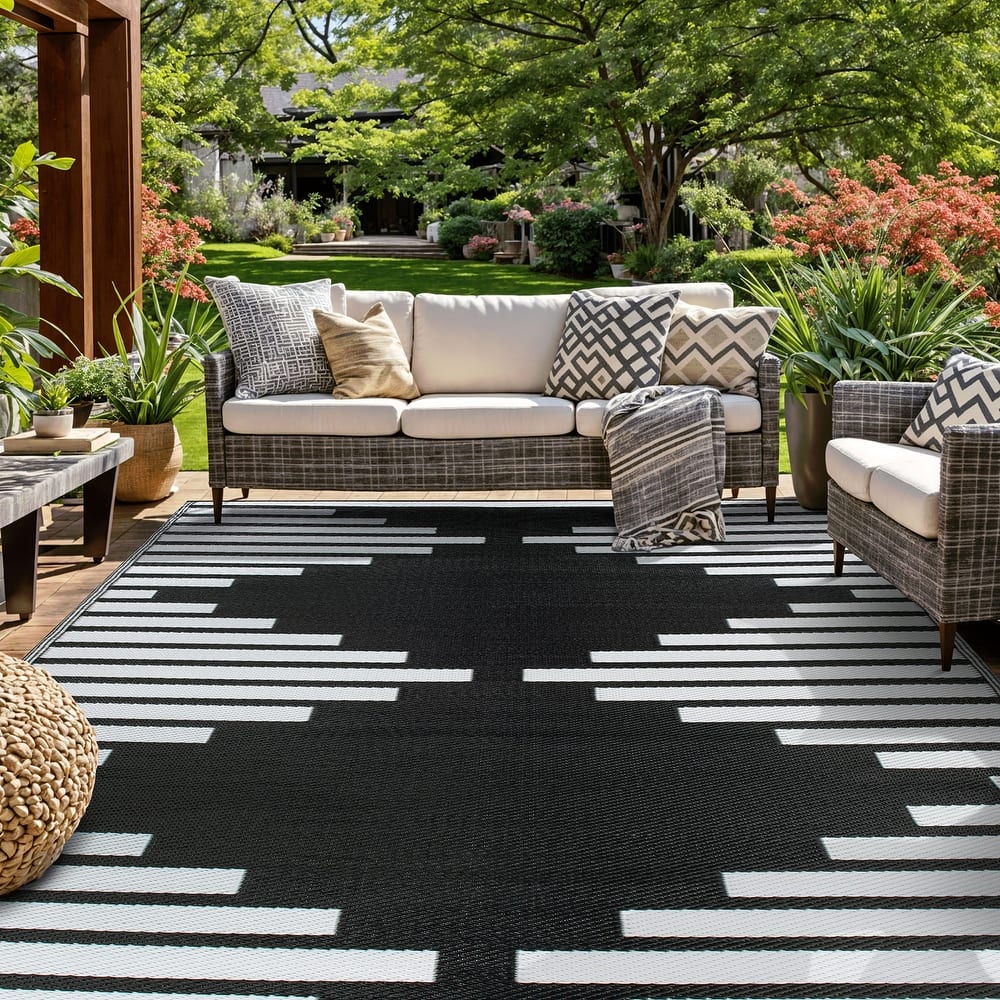 World Rug Gallery Bohemian Stripe Diamond Reversible Recycled Plastic Outdoor Rugs