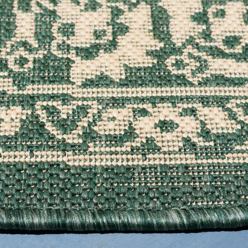 SAFAVIEH Courtyard Syung Indoor/ Outdoor Waterproof Backyard Patio Rug