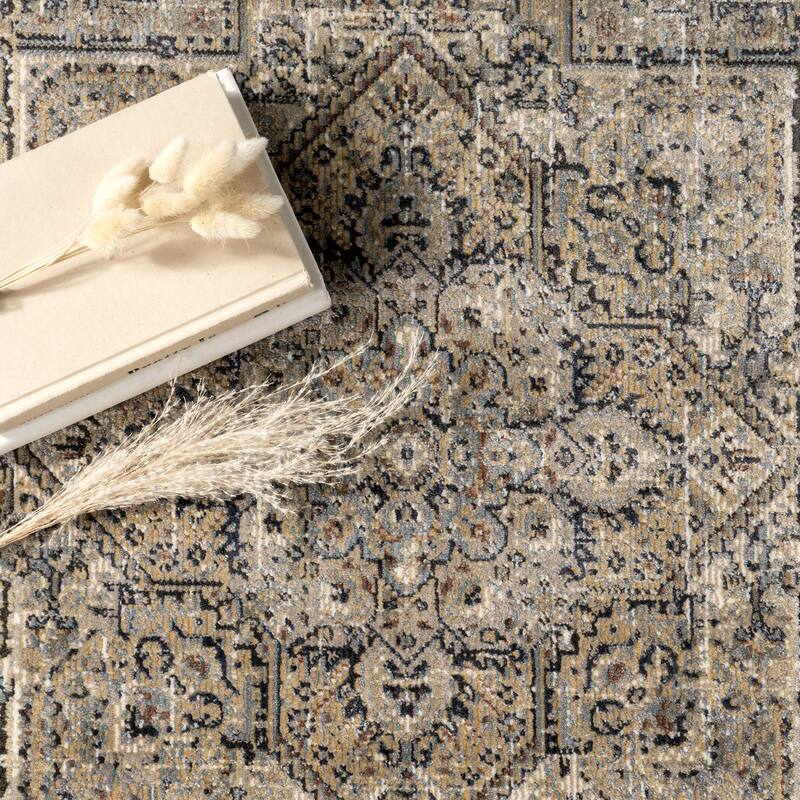 Nuloom Carol Traditional Medallion Area Rug