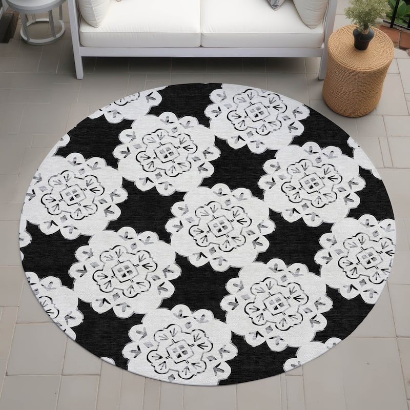 Machine Washable Indoor/ Outdoor Global Motif Chantille Rug - Black - 8' x 8'