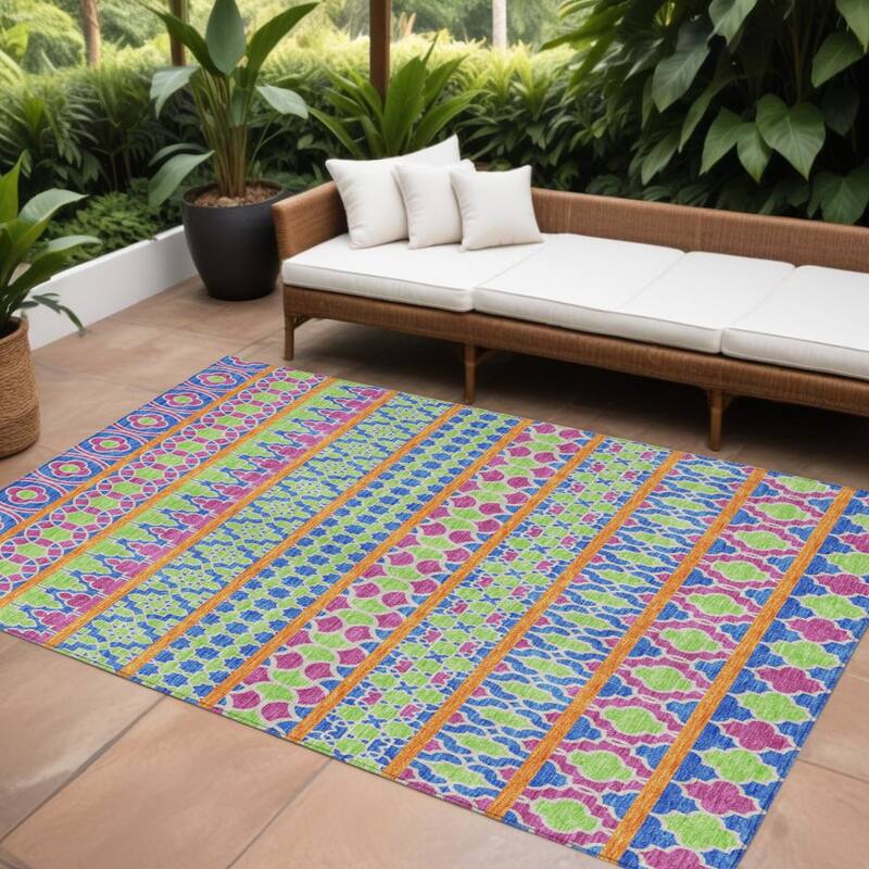 HomeRoots Quatrefoil Transitional Rectangle Outdoor Rug - 8' X 10'