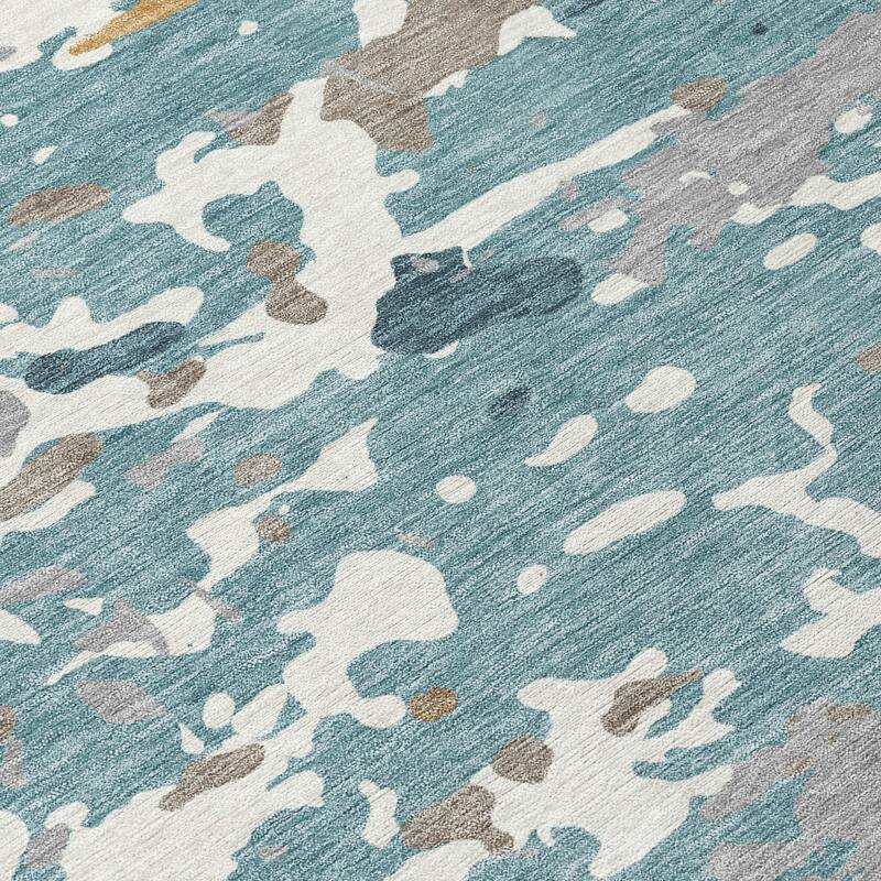 Machine Washable Indoor/ Outdoor Modern Calhan Chantille Rug