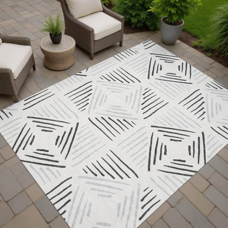 Machine Washable Indoor/ Outdoor Geo Dia Chantille Rug