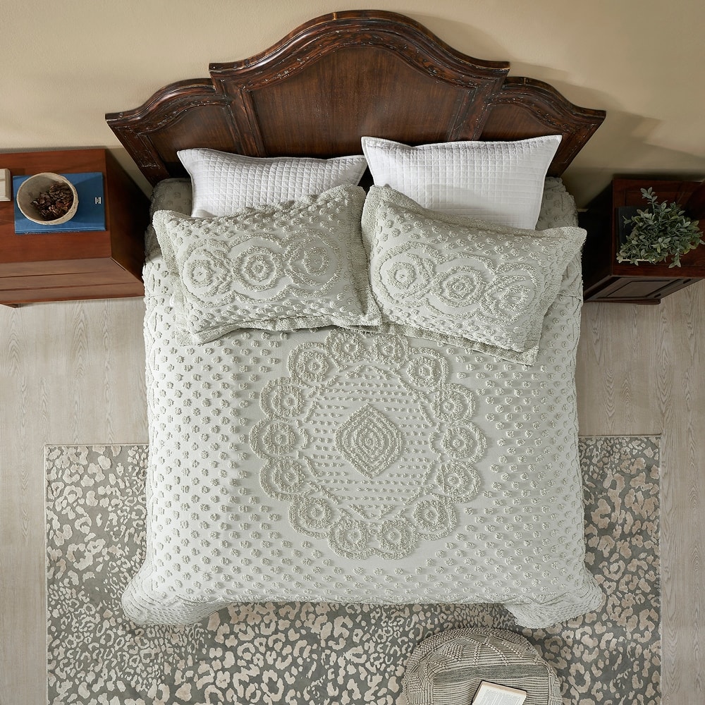 Better Trends Heirloom Collection 100% Cotton Tufted lightweight Medallion Design Machine Washable Bedspread Set