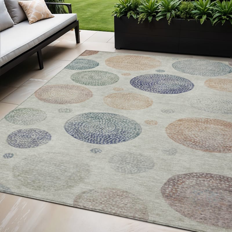 HomeRoots Geometric Transitional Rectangle Outdoor Rug - 5' X 8'