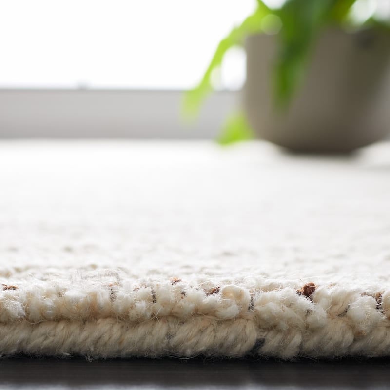 SAFAVIEH Handmade Abstract Svanbjorg Modern Wool Rug