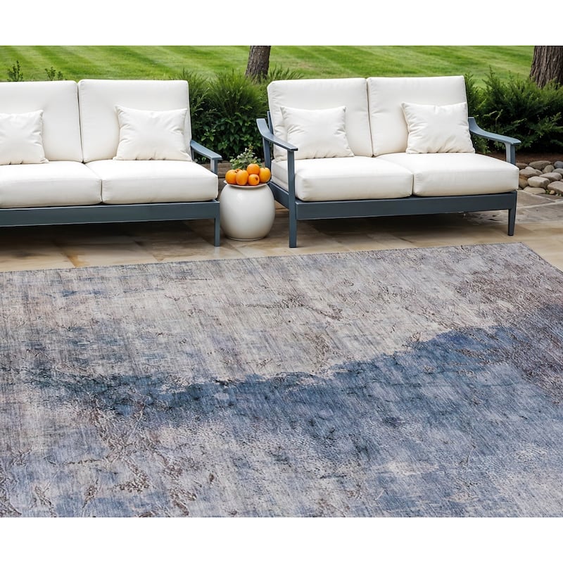 HomeRoots Abstract Transitional Rectangle Outdoor Rug - 10' X 14'