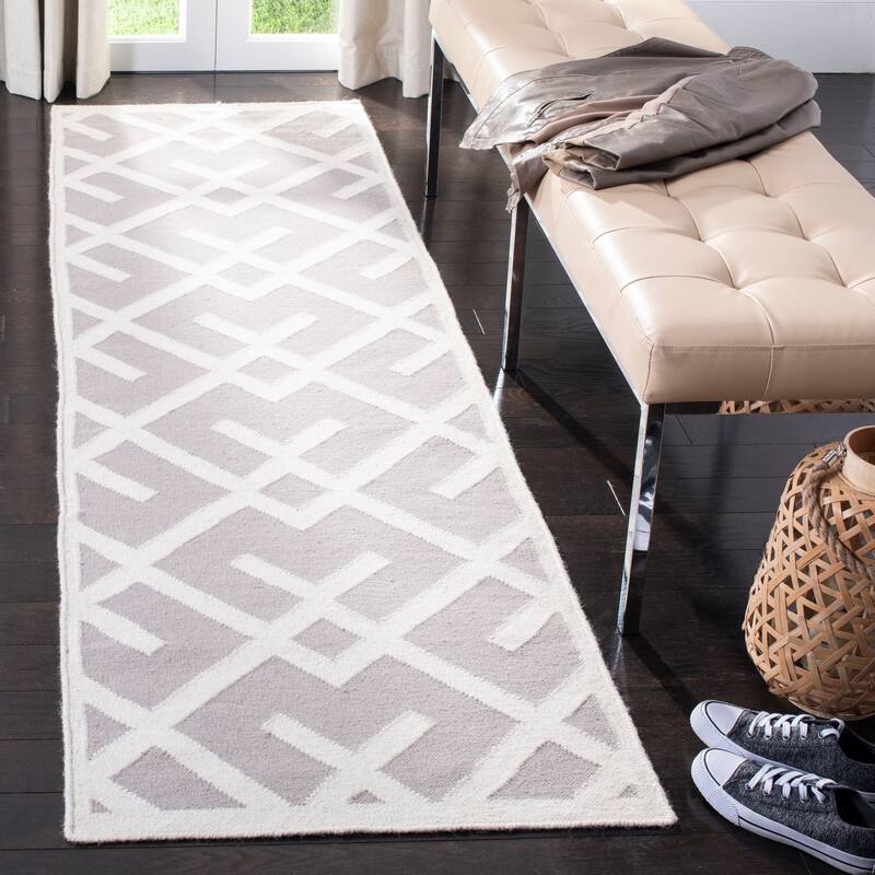 SAFAVIEH Handmade Flatweave Dhurries Eildine Modern Moroccan Wool Rug - 2'6" x 6' Runner - Grey/Ivory
