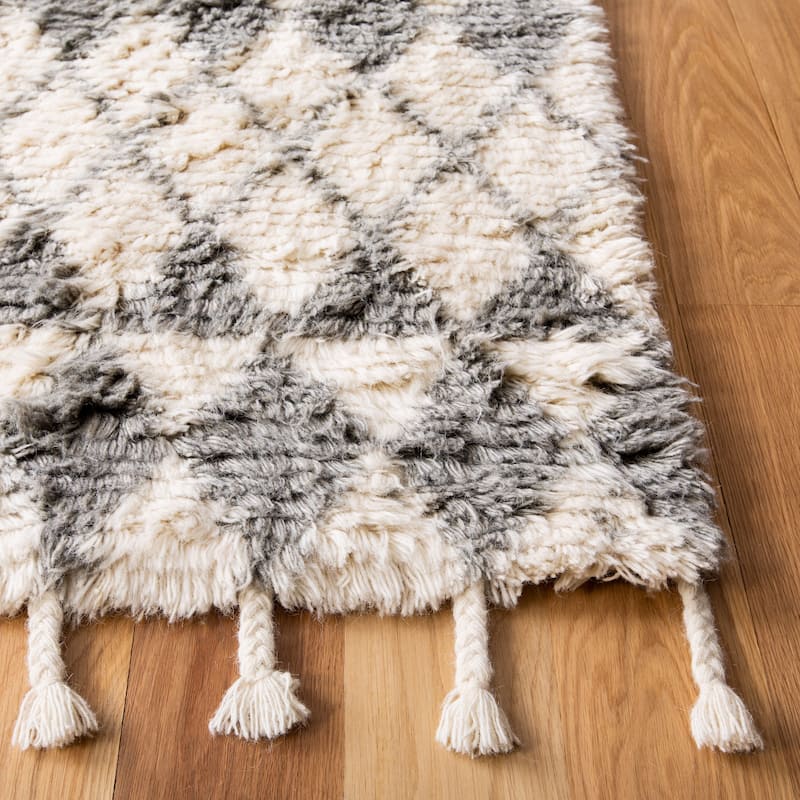 SAFAVIEH Handmade Casablanca Shag Ernesta Tribal Wool Rug