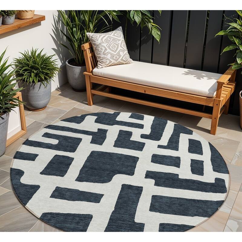 HomeRoots Abstract Transitional Rectangle Outdoor Rug - 8' Round