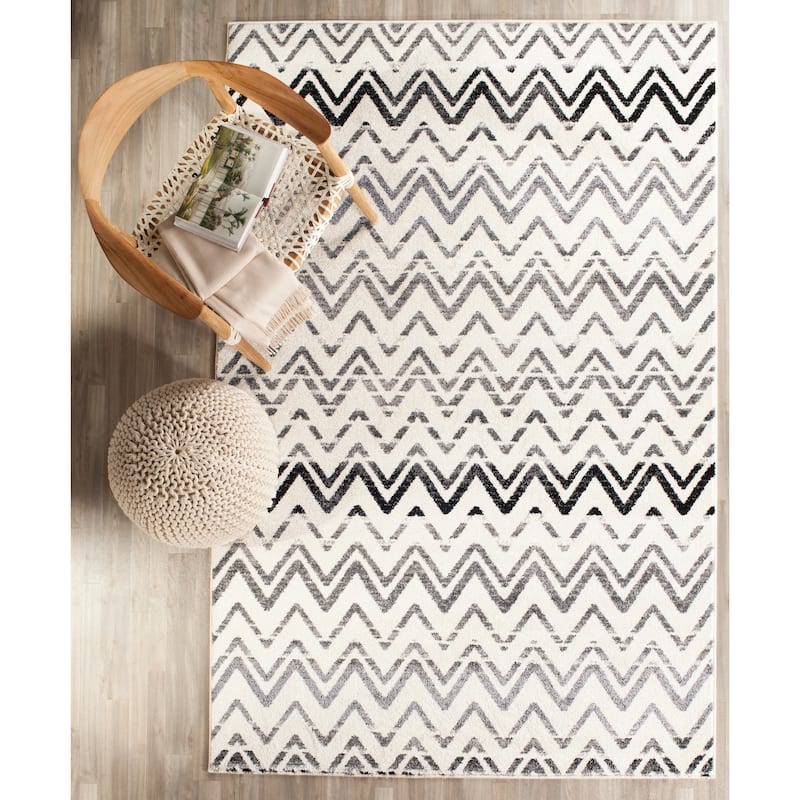 SAFAVIEH Evoke Liuba Distressed Vintage Boho Rug