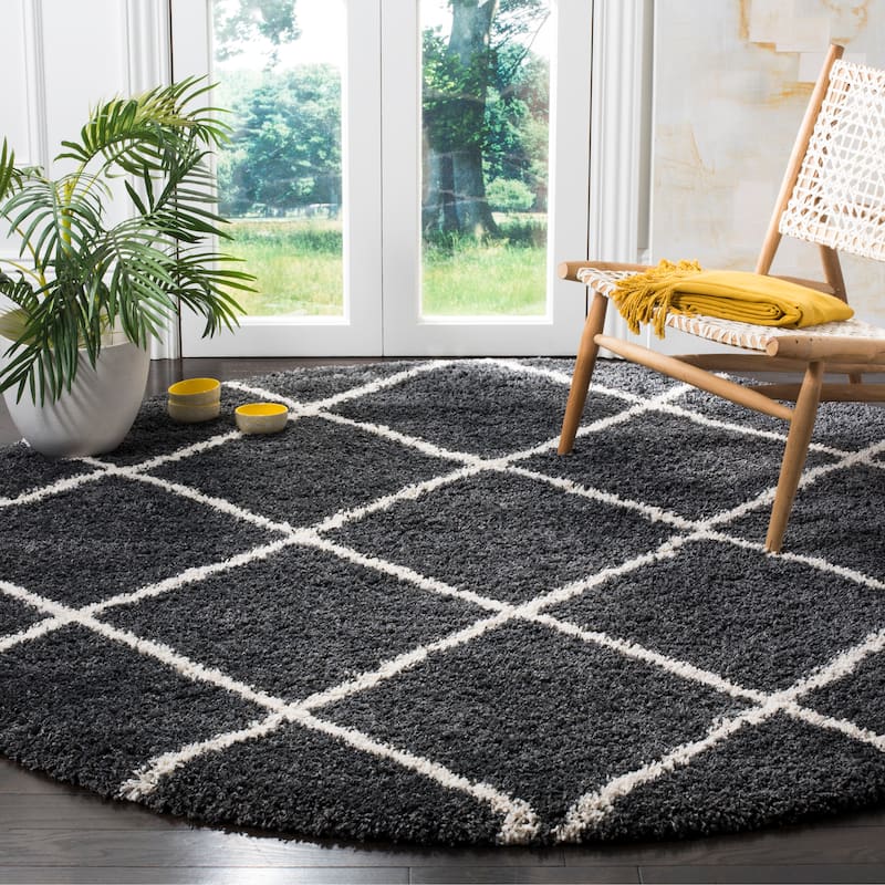 SAFAVIEH Hudson Shag Estella Diamond Trellis 2-inch Thick Rug - 5' x 5' Round - Dark Grey/Ivory