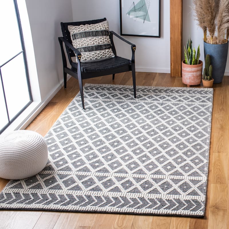 SAFAVIEH Handmade Natura Roxanda Moroccan Wool Rug - 6' Square - Ivory/Black
