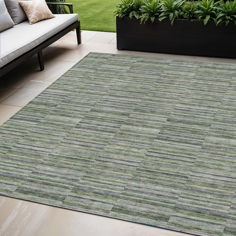 HomeRoots Striped Transitional Rectangle Outdoor Rug - 5' X 8'