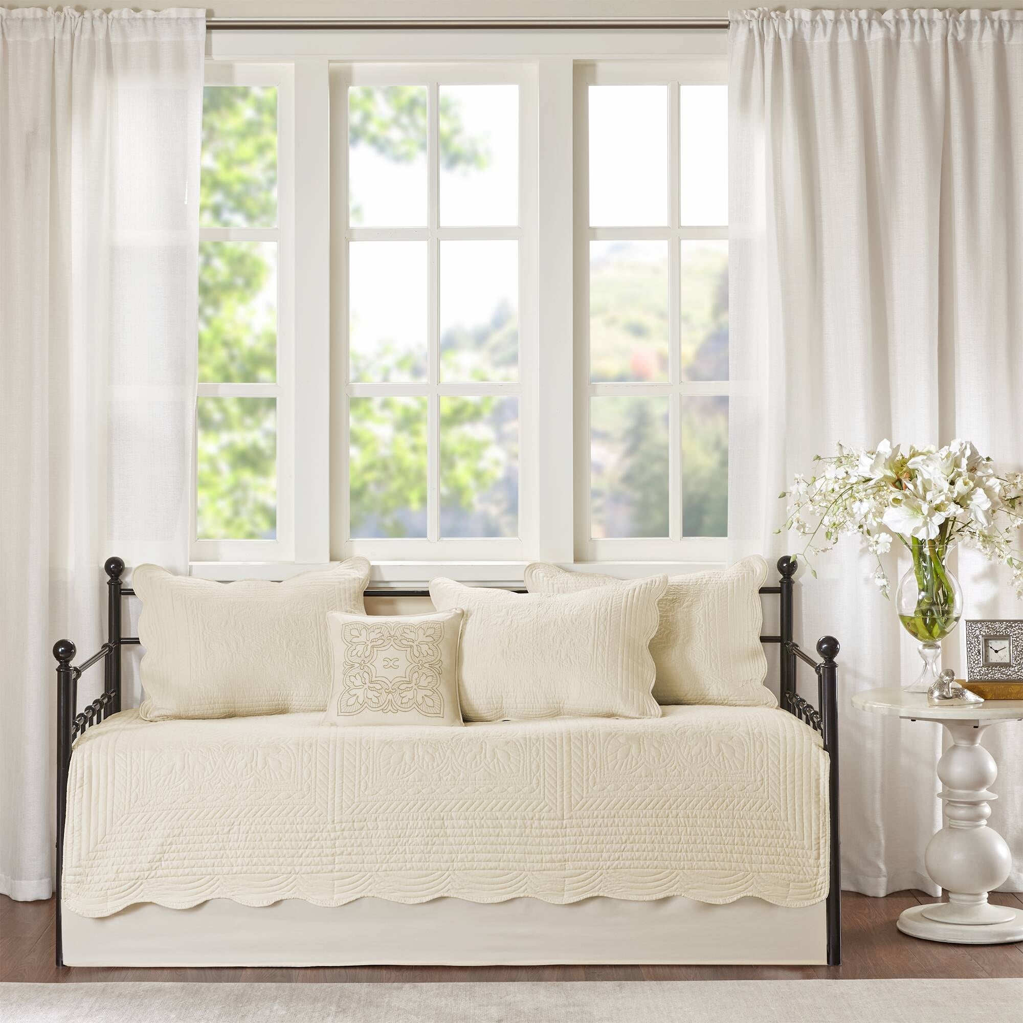 Madison Park Tuscany Reversible Scalloped Edge 6-Piece Daybed Cover Set with Bed Skirt and Decorative Throw Pillow