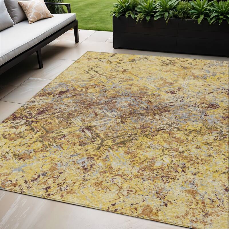 HomeRoots Geometric Transitional Rectangle Outdoor Rug - 5' X 8'