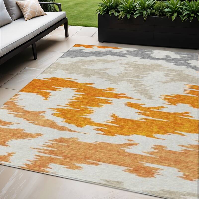 HomeRoots Abstract Transitional Rectangle Outdoor Rug - 5' X 8'