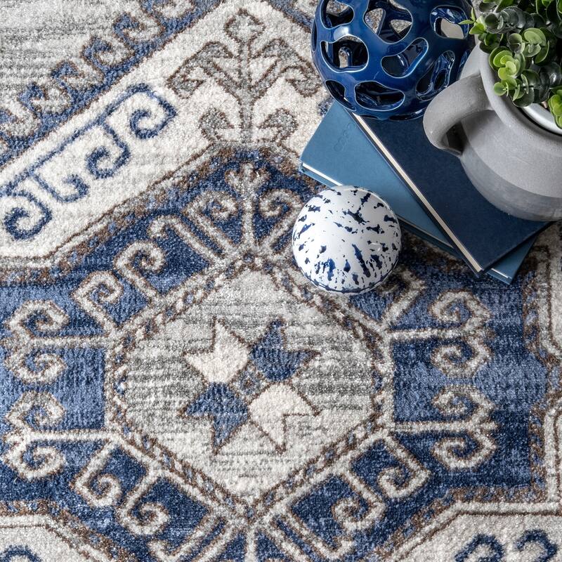 Nuloom Transitional Vintage Ella Ornamental Pyramid Tribal Area Rug