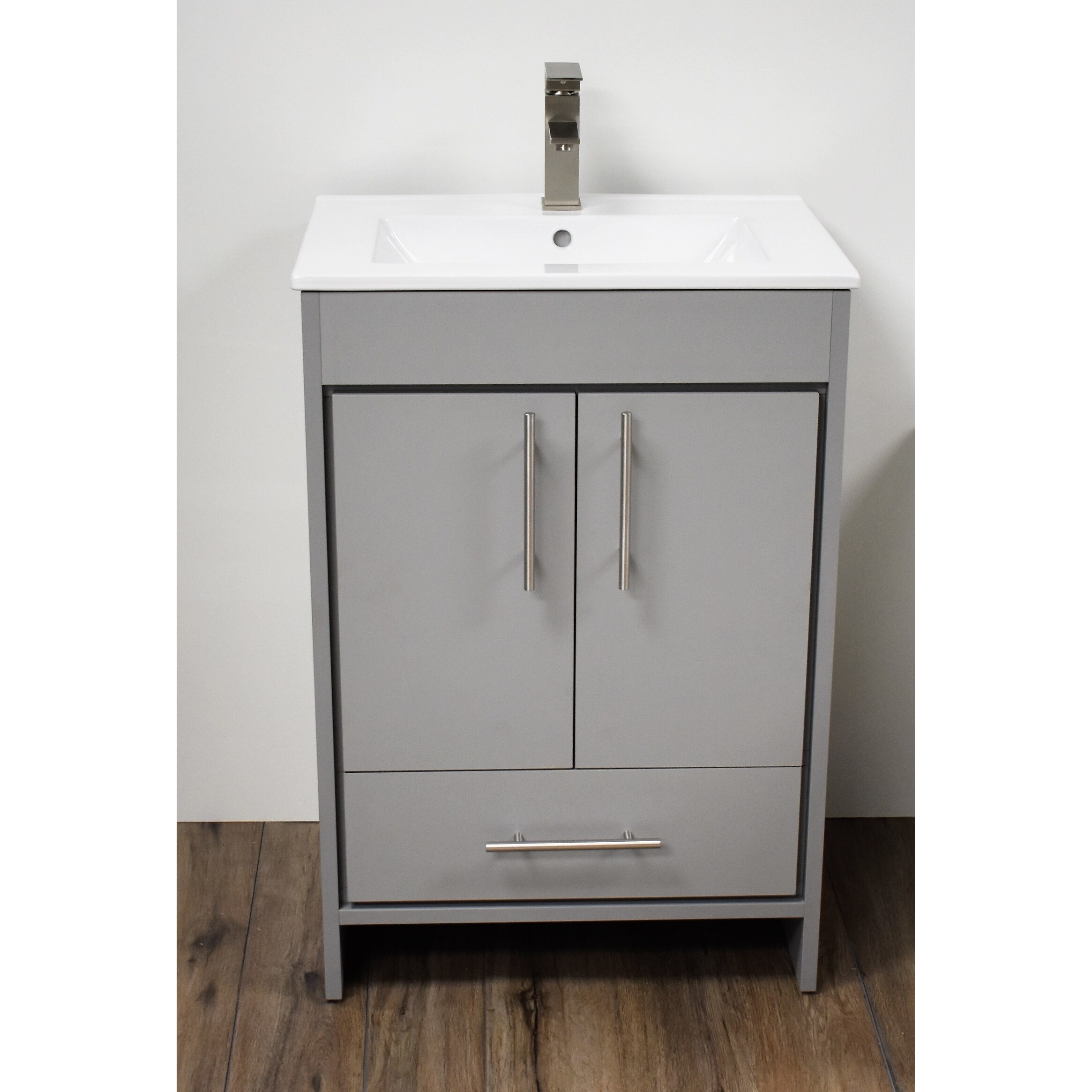 Shop Volpa Usa Pacific 24 Inch Freestanding Bathroom Vanity In Grey Set Overstock 32169514
