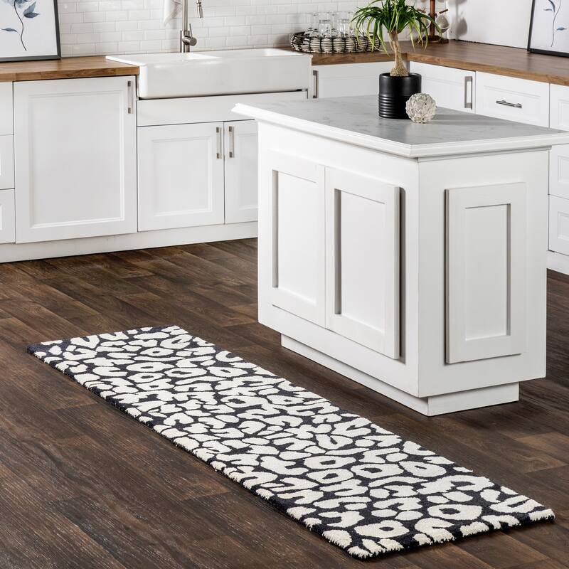 Nuloom Rorie Leopard Print Wool Area Rug