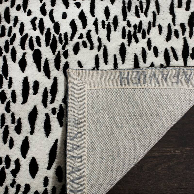 SAFAVIEH Handmade Marbella Goril Modern Polyester Rug