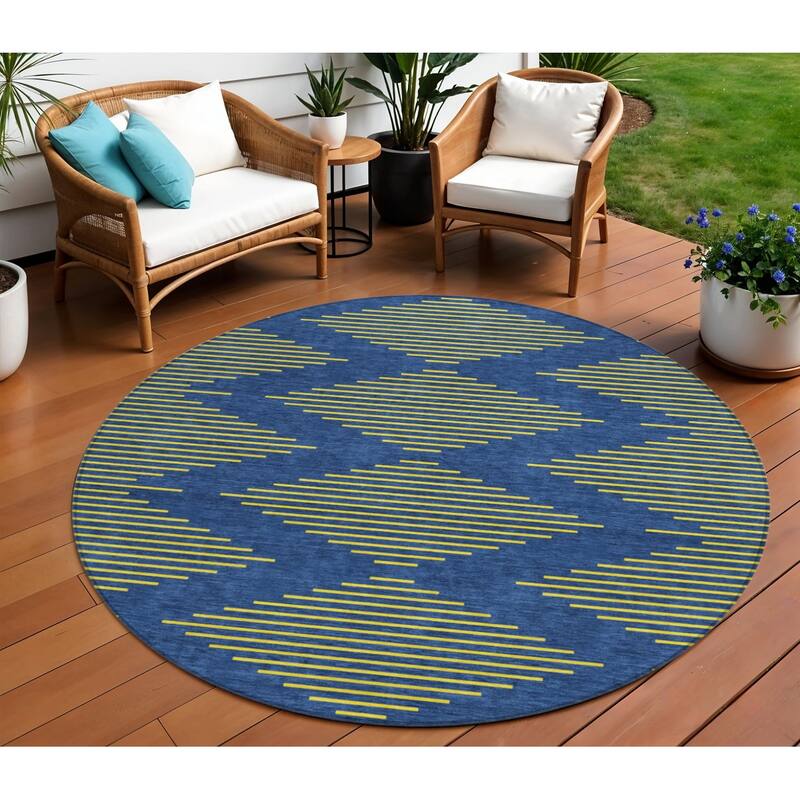 HomeRoots Geometric Transitional Rectangle Outdoor Rug - 8' Round