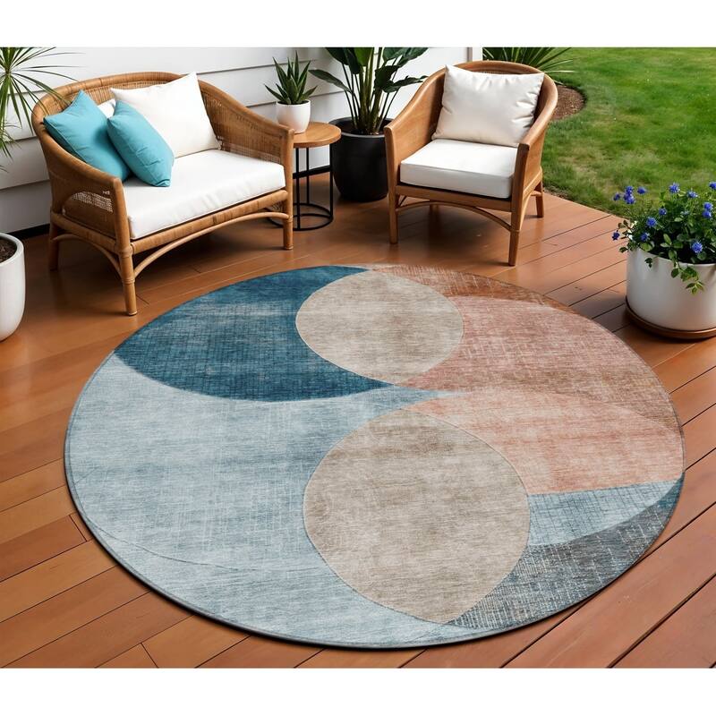 HomeRoots Geometric Transitional Rectangle Outdoor Rug - 8' Round
