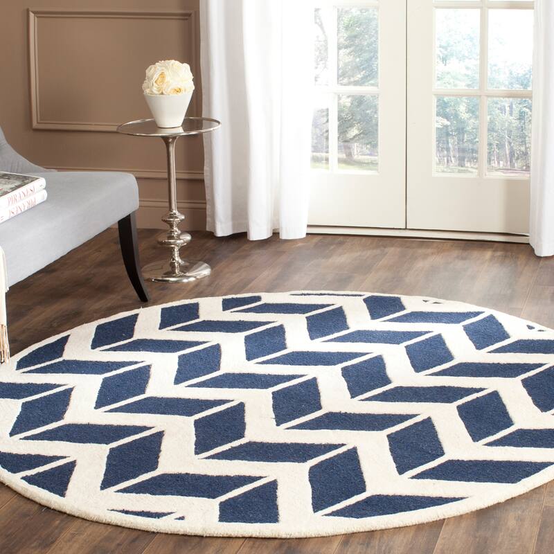 SAFAVIEH Handmade Cambridge Saskia Modern Moroccan Wool Rug - 6' Round - Navy/Ivory