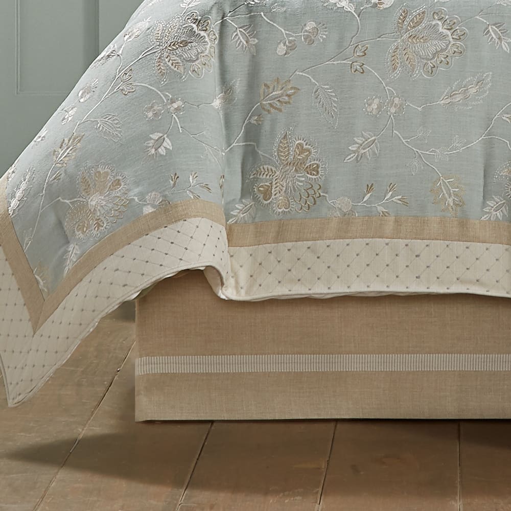 J. Queen New York Garden View Comforter Set