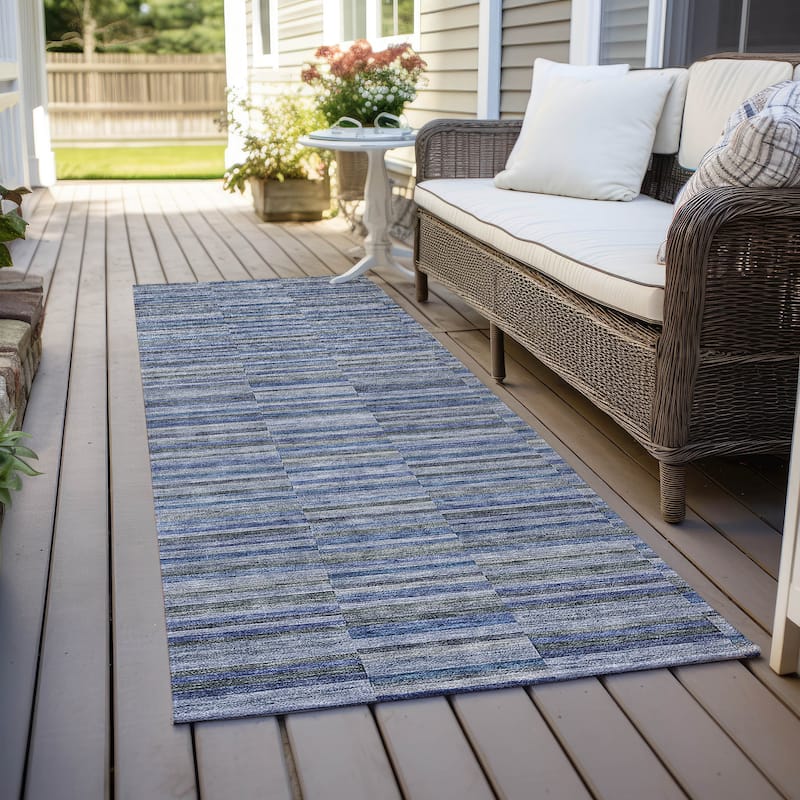 Machine Washable Indoor/ Outdoor Chantille Contemporary Geo Rug - Navy - 2'3" x 7'6"