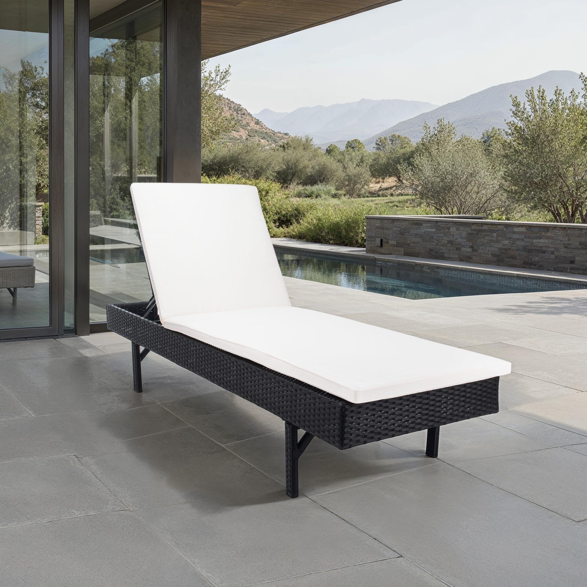SAFAVIEH Outdoor Sanaa Sun Lounger with Cushion - 25Wx77Dx41H