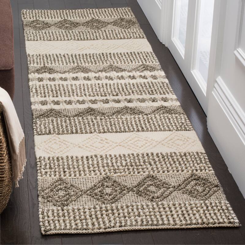 SAFAVIEH Handmade Natura Annedorte Wool Rug - 2' x 8' Runner - Grey/Ivory - Runner