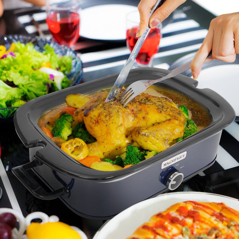 Magnifique 4-Quart Slow Cooker with Casserole Manual Warm Setting