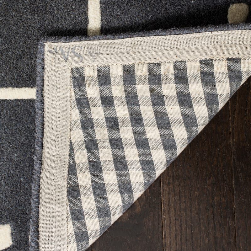 SAFAVIEH Handmade Bella Alverta Dotted Border Wool Rug