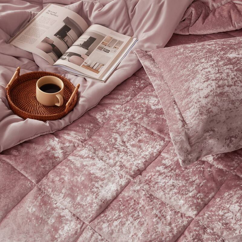 Intelligent Design Isabel Velvet Duvet Cover Set (Insert Excluded)