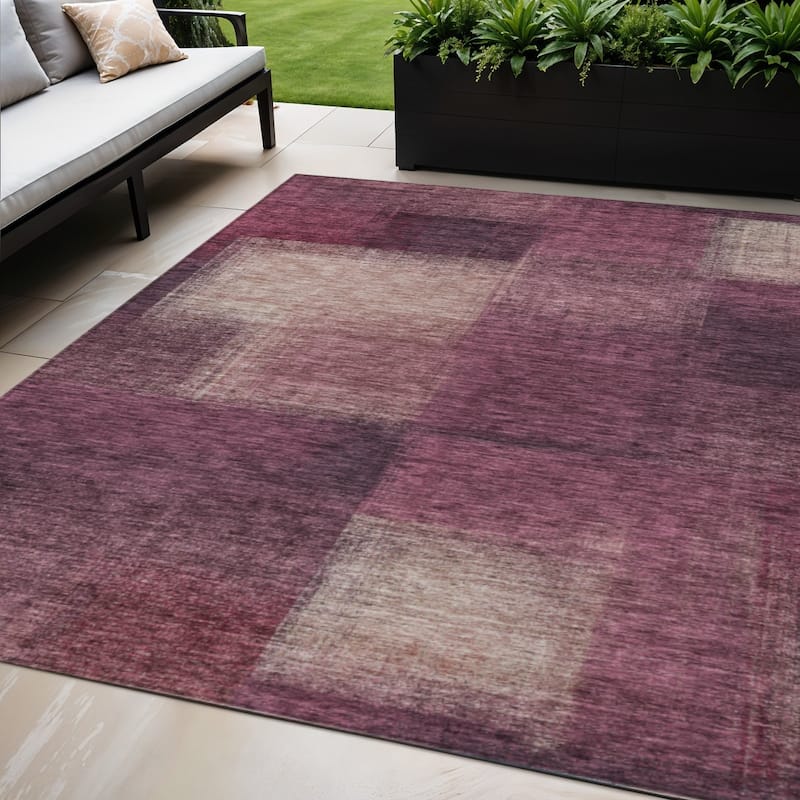 HomeRoots Abstract Transitional Rectangle Outdoor Rug - 5' X 8'