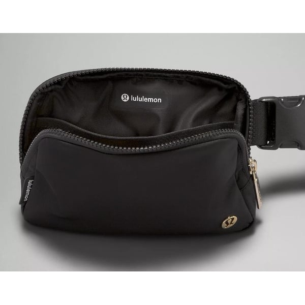 Lululemon Everywhere Black Belt Bag 1L 7.5 x 2 x 5" - Bed Bath & Beyond - 39710727 Lululemon Everywhere Black Belt Bag 1L 7.5 x 2 x 5" - Bed Bath & Beyond - 39710727