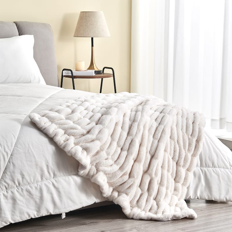 Luxurious Ruched Faux Fur Reversible Microfiber Throw