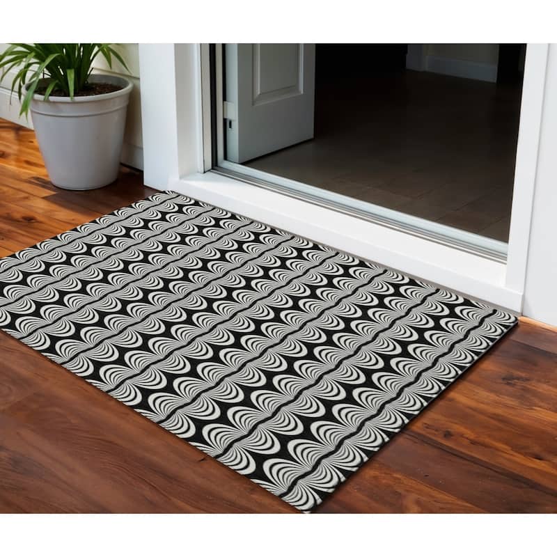 HomeRoots Ogee Transitional Rectangle Outdoor Rug - 3' x 5'