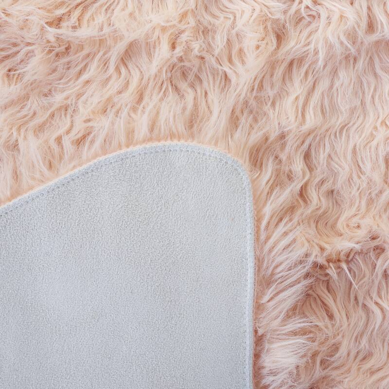 SAFAVIEH Faux Sheep Skin Shona 2.4-inch Thick Rug
