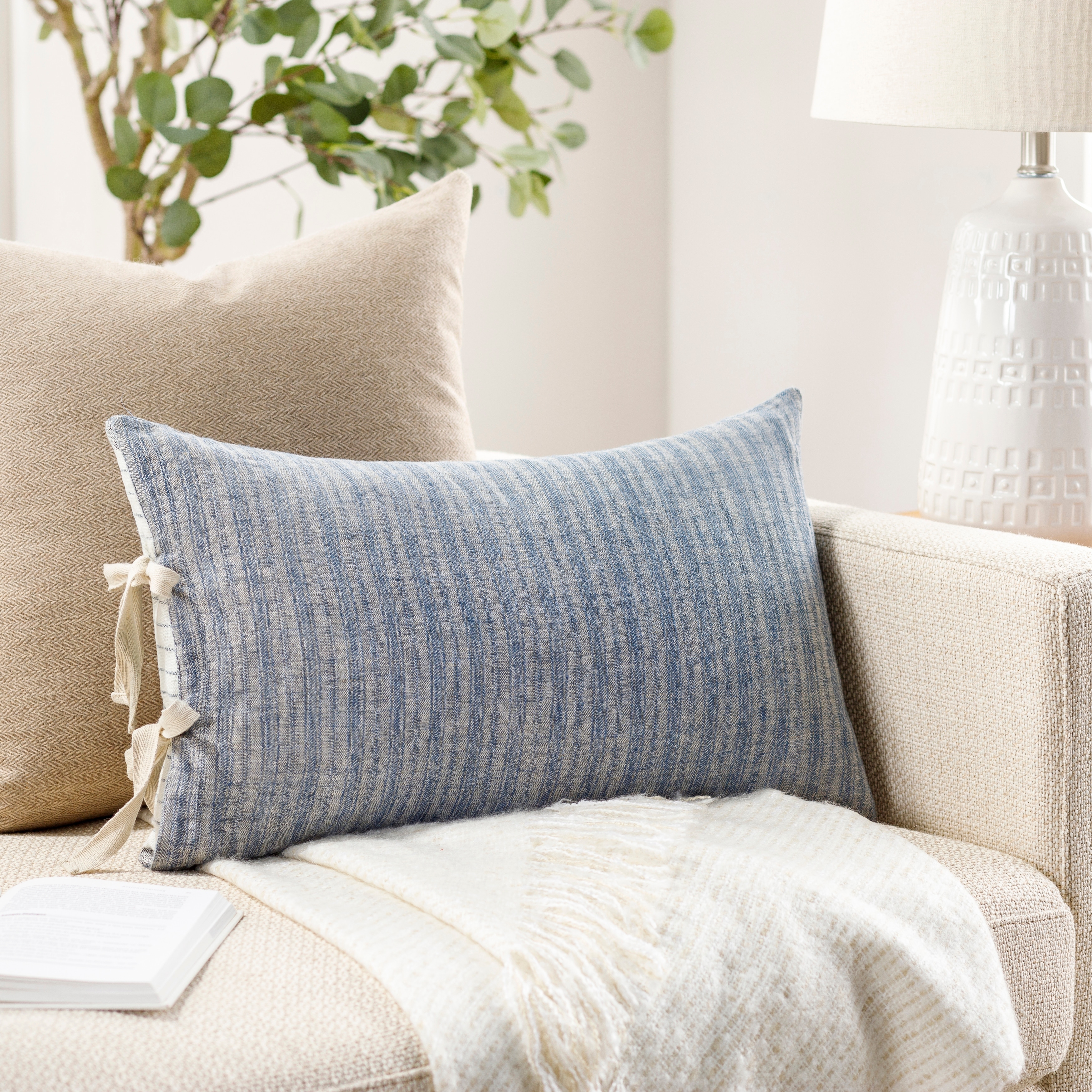 Pillows with ties 2025