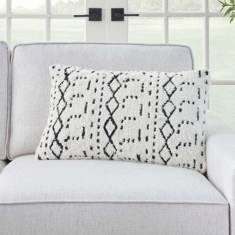Mina Victory Life Styles Textured Geometric Boho Throw Pillow , ( 12"X20" )