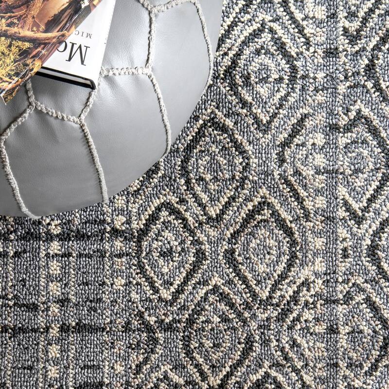 Nuloom Chenoa Striped Tribal Tassel Area Rug