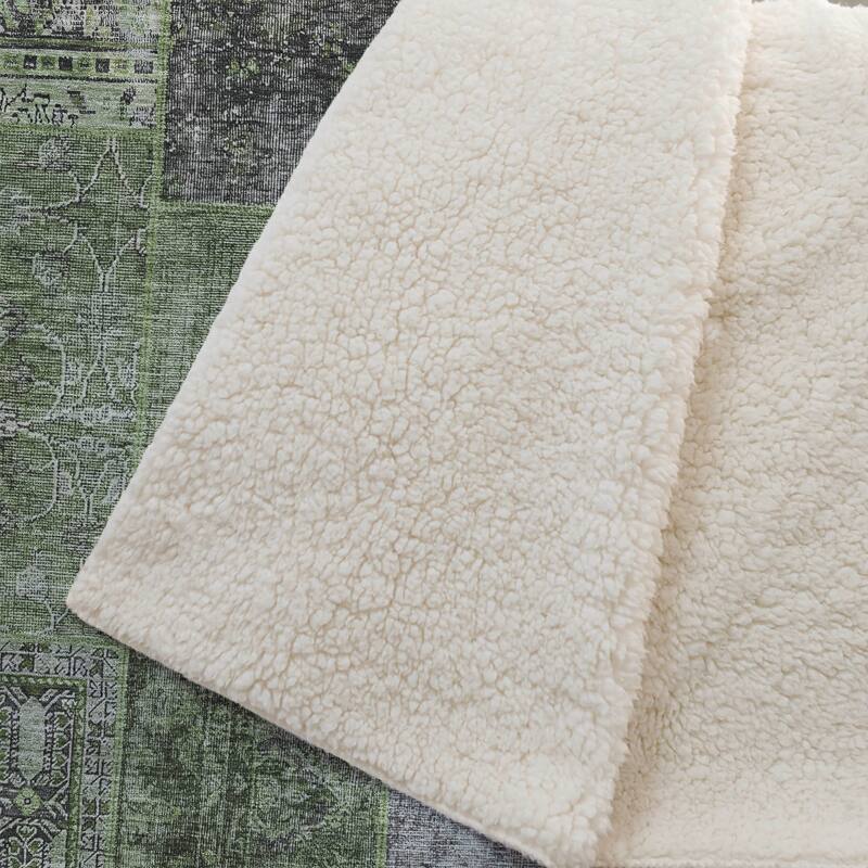Premium Machine Washable Traditional Patchwork Sherpa Throw Blanket