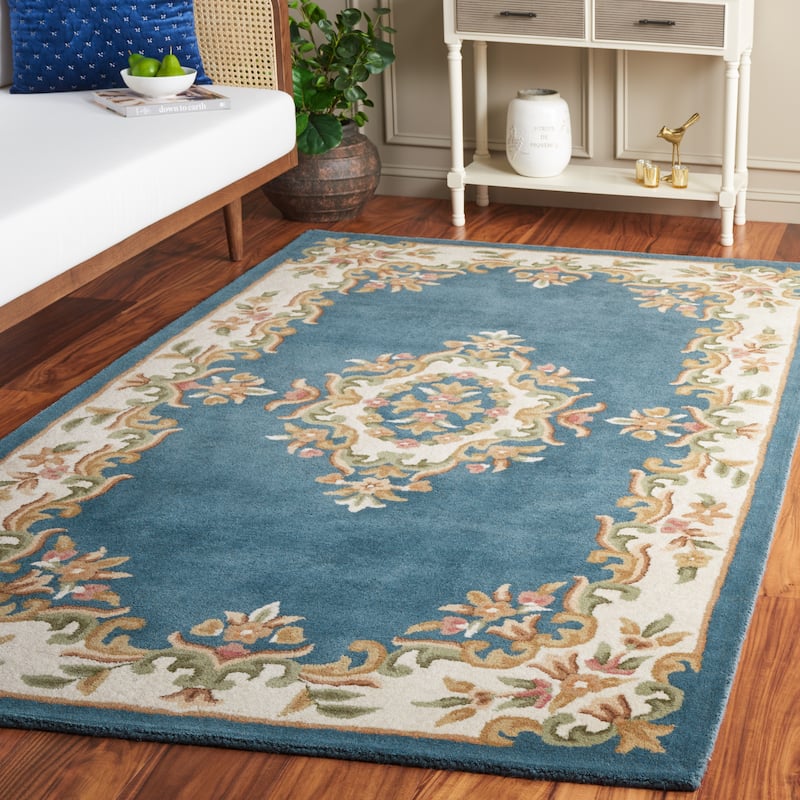 SAFAVIEH Handmade Aubusson Hale Traditional Wool Rug. - 5' x 8' - Blue/Ivory
