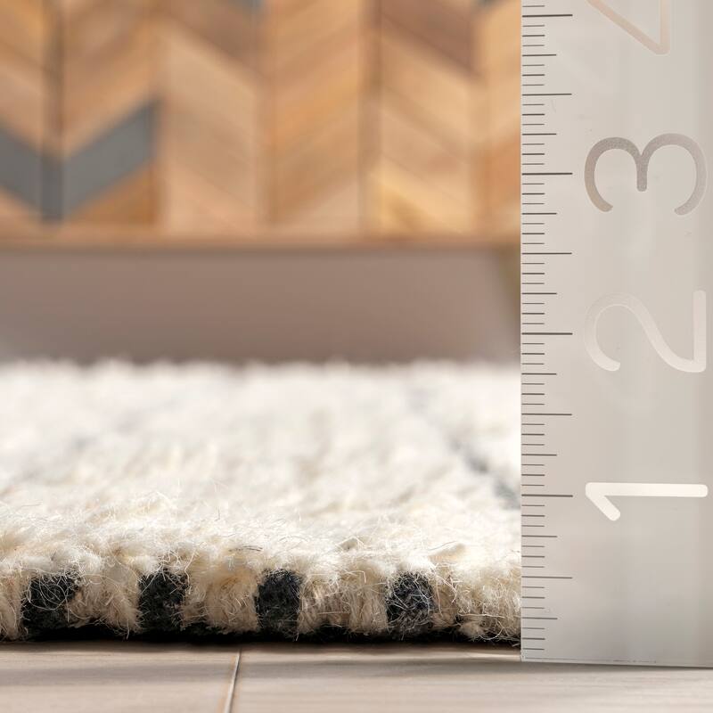 Nuloom Ariana Brick Pattern Wool Blend Area Rug