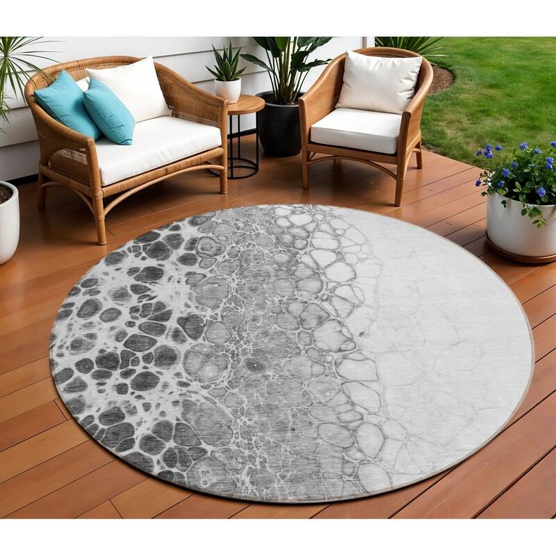 HomeRoots Abstract Transitional Rectangle Outdoor Rug - 8' Round
