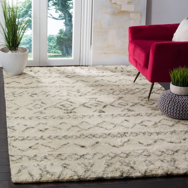 SAFAVIEH Handmade Casablanca Shag Agrita Tribal Wool Rug - 9' x 12' - Ivory/Grey
